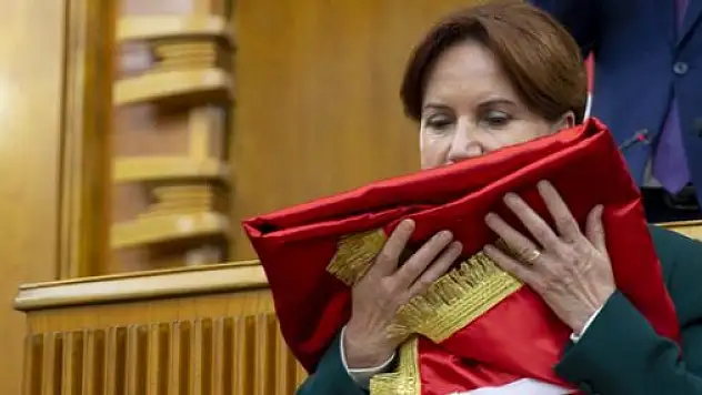 AKŞENER'DEN ERDOĞAN'A ÇAĞRI: GÖK KUBBEYİ BAŞLARINA YIKIN!