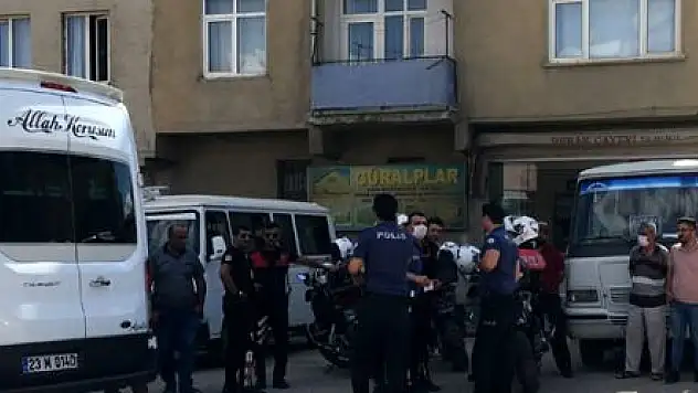 ALACAK VERECEK MESELESİ KANLI BİTTİ! BABA VE OĞUL YARALANDI