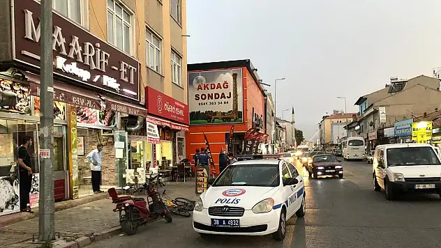 ALACAK VERECEK YÜZÜNDEN ORTAĞINI BIÇAKLADI