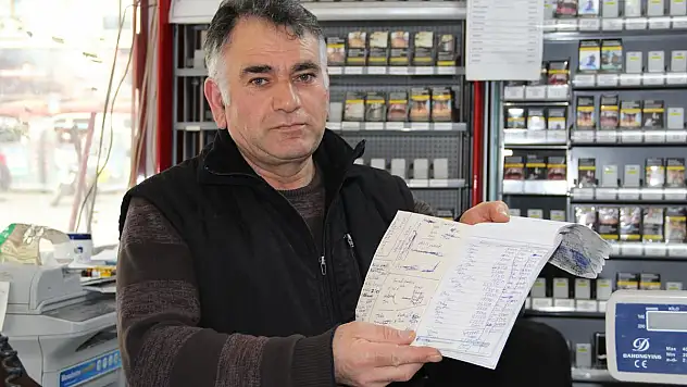 ALDIĞI EMEKLİ İKRAMİYESİYLE, 'BİZ BİZE YETERİZ TÜRKİYEM' DEDİ, VERESİYE DEFTERİNİ ÖDEDİ