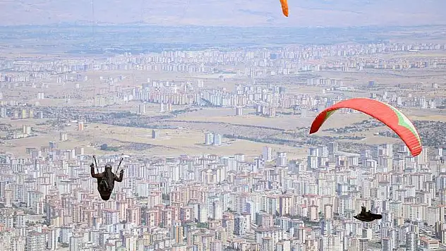 ALİ DAĞI'NDA 12. YAMAÇ PARAŞÜTÜ HEYECANI