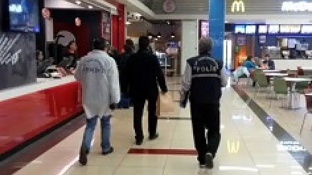 Alışveriş Merkezindeki Kafenin İçinde Ceset Bulundu
