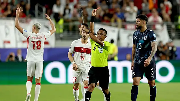 Almiron'un kırmızı kartı, FIFA Dünya Kupası'nda ilk