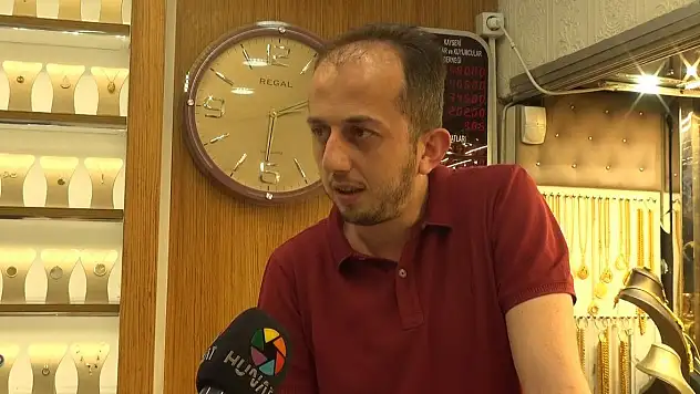 ALTIN FİYATLARI DÜŞÜŞE GEÇTİ! YATIRIMCILAR ENDİŞELİ