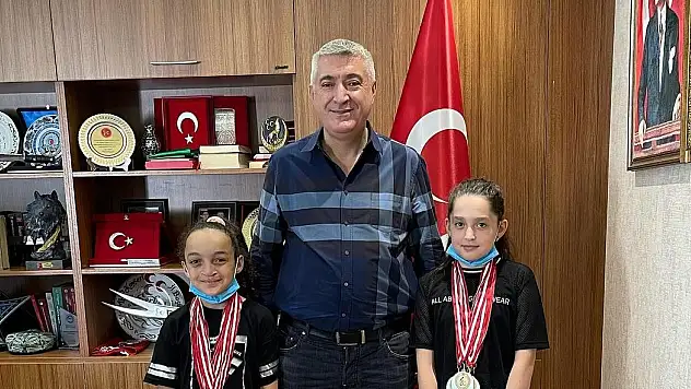 ALTIN KIZLARDAN BAŞKAN TOK'A ZİYARET