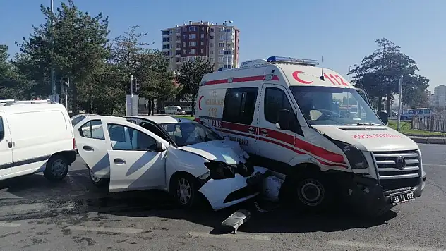 AMBULANS KAZA YAPTI: 6 YARALI