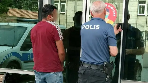 AMBULANSIN İÇİNDE SAĞLIK ÇALIŞANINI TACİZ ETTİ