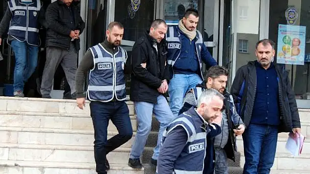 Amcalarının 500 bin lirası ve altınlarını gasp edenlere hapis