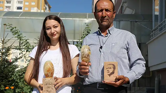 Ampulde ürettiği balı Cumhurbaşkanına hediye etmek istiyor