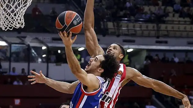 ANADOLU EFES DEPLASMANDA OLYMPİAKOS'U DAĞITTI