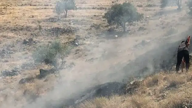 ANIZ YANGININA KADIN İTFAİYECİ MÜDAHALESİ