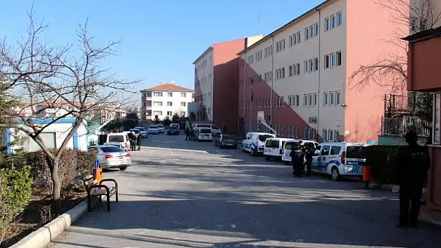 ANKARA'DA OKUL MÜDÜRÜNE SALDIRAN GÜVENLİK GÖREVLİSİ HAYATINI KAYBETTİ