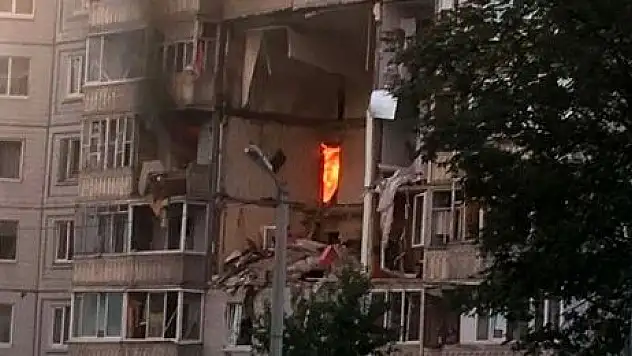 APARTMANDA DOĞAL GAZ PATLAMASI 3 ÖLÜ, 4 YARALI