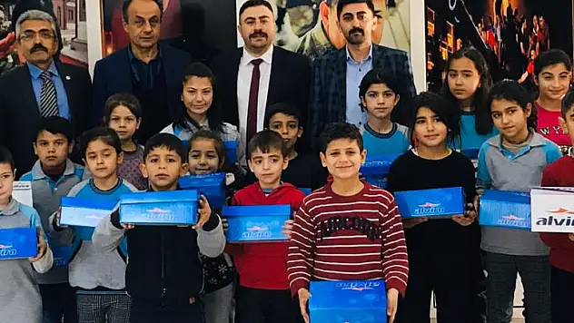 ARGINCIK ÜLKÜ OCAKLARI ÇOCUKLARIN YANINDA