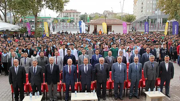 ARİF MOLU MESLEKİ VE TEKNİK ANADOLU LİSESİ'NDE  AŞURE DAĞITIMI ETKİNLİĞİ