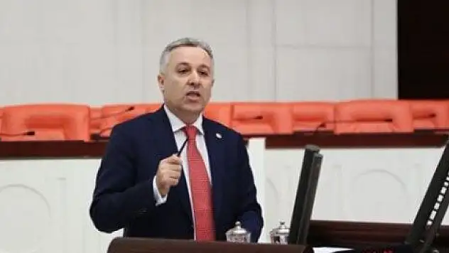 ARIK'TAN TAMER'E YANIT: 'O FOTOĞRAF ÇEKTİRDİĞİ FETÖ'YÜ ALKIŞLASIN'