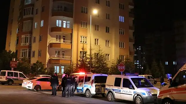 ARKADAŞI İLE TARTIŞAN GENÇ KIZ İNTİHARA KALKIŞTI
