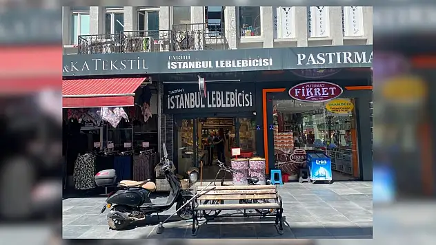 Aşure bereketi Kayseri çarşısını hareketlendirdi! Tarihi İstanbul Leblebicisi'nde yoğunluk