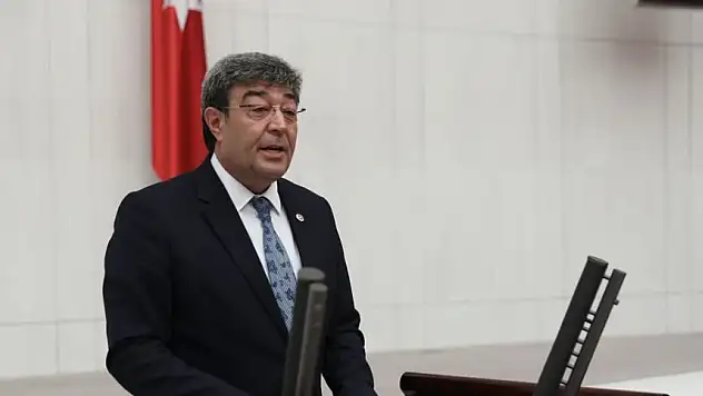 ATAŞ: 'ÇÜRÜMEYE TERK EDİLEN KAMU BİNALARI YURT OLSUN'