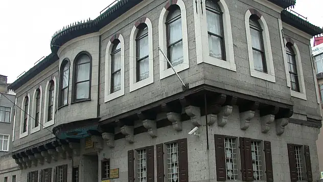 ATATÜRK EVİ SANAT GALERİSİ'NDE RESİM KURSLARI BAŞLIYOR