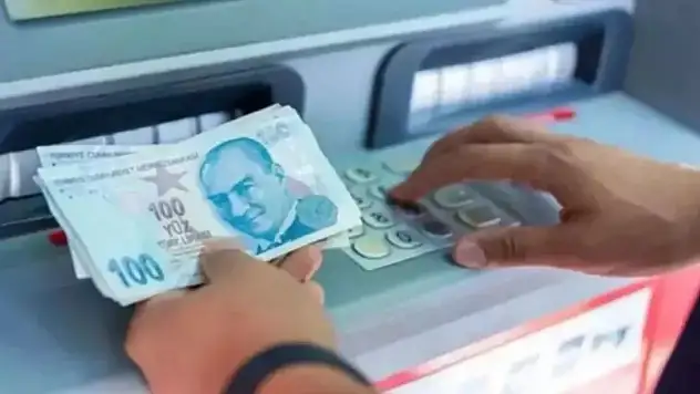 ATM'den para çekenler dikkat! En sık yapılan hatalar hesabınızı riske atabilir