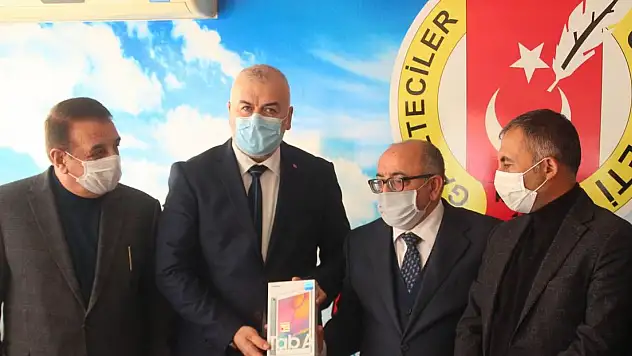 AVRUPA KAYSERİLİLER BİRLİĞİ'NDEN UZAKTAN EĞİTİME 'TABLET' DESTEĞİ