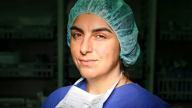 AVRUPA'DA BİR İLK GERÇEKLEŞTİREN TÜRK KADIN DOKTORA BÜYÜK ONUR