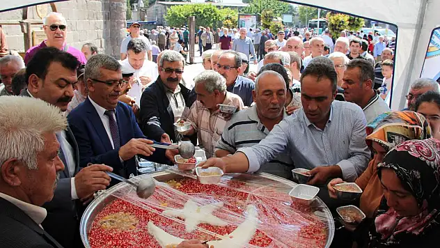 AYDEMİR: 'PAYLAŞMAYI SEVEN BİR TOPLULUĞUZ'