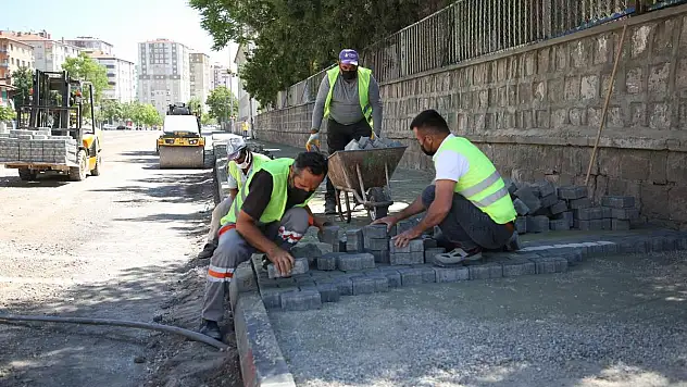 AYDINLIK EVLER MAHALLESİ ALT YAPI VE ÜST YAPI ÇALIŞMALARI İLE YENİLENİYOR