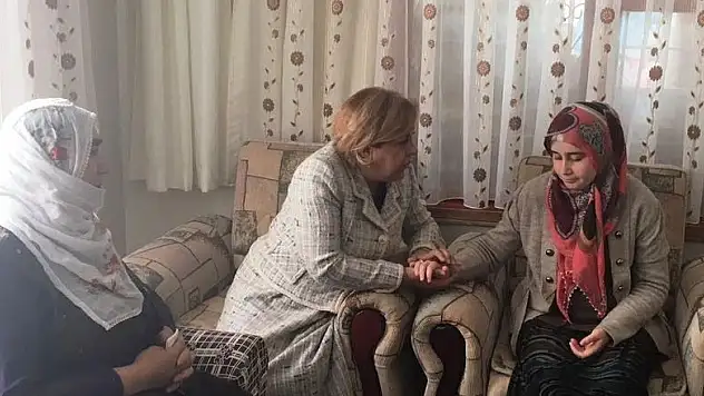 Ayşe Kamçı Şehit Polis İsmail Mavitaş'ın Ailesine Ziyaret