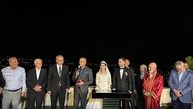 Ayşe ve Hidayet çifti dünyaevine girdi