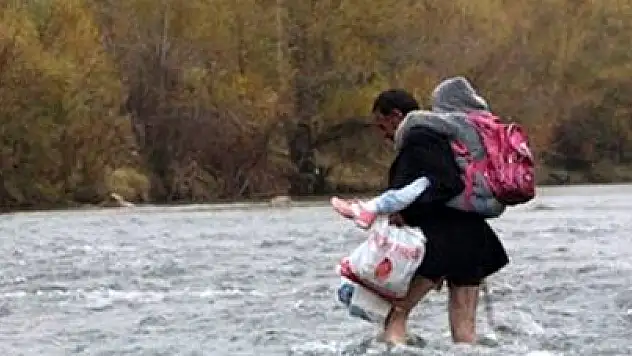 BABALARININ SIRTINDA OKULA GİDEN KARDEŞLERE MÜJDE!