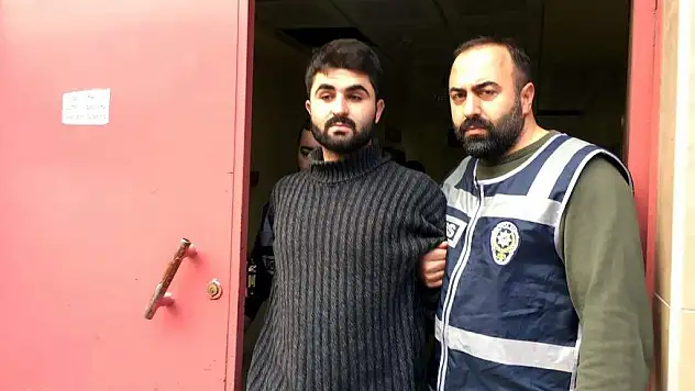 Babasını 50 bıçak darbesi ile öldüren sanık: 'Acı çekerek ölmesini istedim'