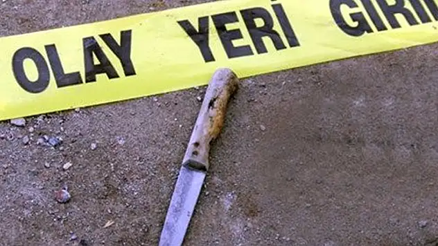 BABASINI BIÇAKLA AĞIR YARALAYAN GENÇ ADLİYEDE!