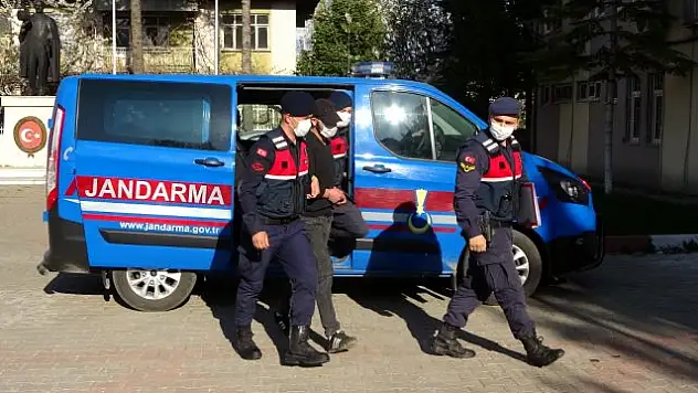 BABASINI ÖLDÜRÜP VİCDANINA 4 GÜN DAYANABİLDİ