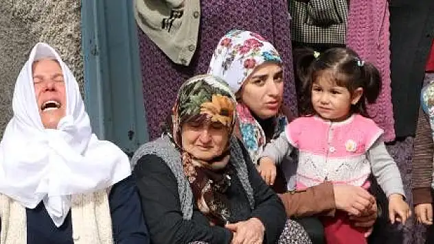 BABASIZ BÜYÜTTÜĞÜ OĞLU KENDİNİ ASTI