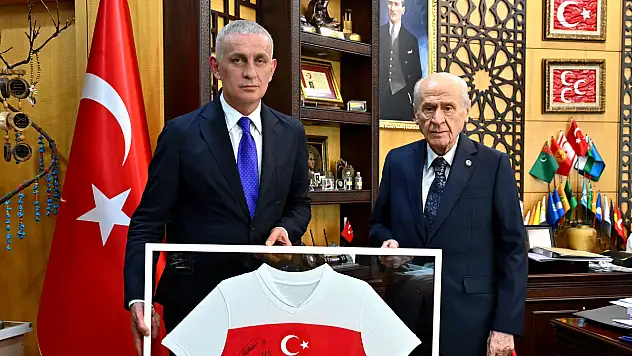 Bahçeli'den TFF Başkanı Hacıosmanoğlu'na: Ligi tescil etmeyin