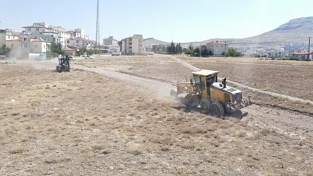 BAHÇELİEVLER MAHALLESİ'NDE YENİ YOL AÇMA ÇALIŞMALARI DEVAM EDİYOR
