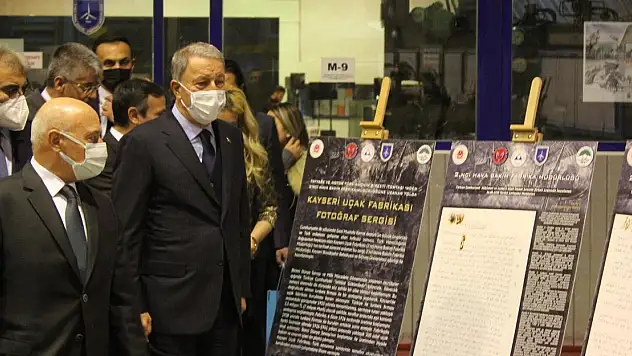 BAKAN AKAR, KAYSERİ UÇAK FABRİKASI KİTABI TANITIM TÖRENİ'NE KATILDI