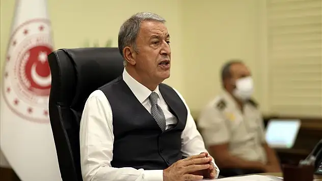 BAKAN AKAR, VİDEO KONFERANS YÖNTEMİ İLE BİRLİK KOMUTANLARI İLE GÖRÜŞTÜ