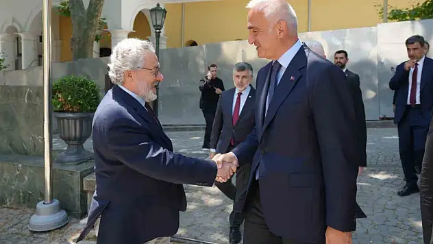Bakan Ersoy, İslam Kültür, Sanat ve Tarih Araştırma Merkezi'nin çalışmalarını inceledi