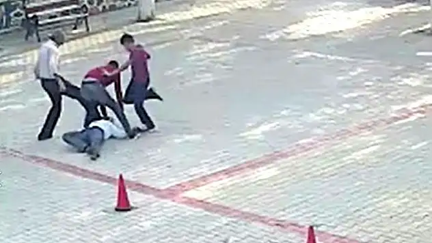 BAKAN SELÇUK: KINIYORUM!