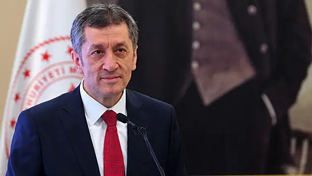BAKAN SELÇUK, OKULLARIN AÇILIŞ ZAMANIYLA İLGİLİ AÇIKLAMA YAPTI: 'ÇALIŞMALARIMIZ SÜRÜYOR'