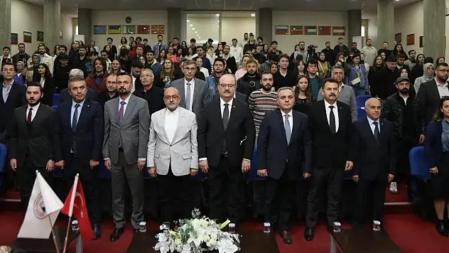 BAKAN YARDIMCISI ÇAM, TURİZM FAKÜLTESİ AÇILIŞ DERSİNİ VERDİ