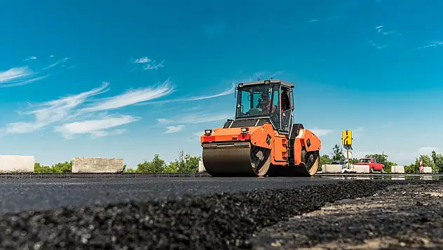 Bakanlıktan Kayseri'de 8 ilçeye bin 975 ton asfalt desteği
