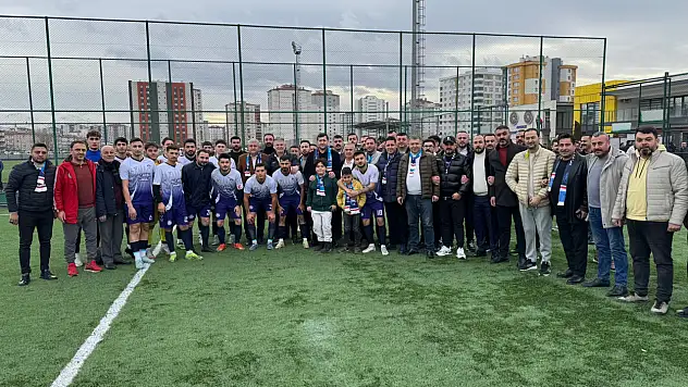 Baki Ersoy'dan Kayseri Ülküspor'a şampiyonluk maçında destek