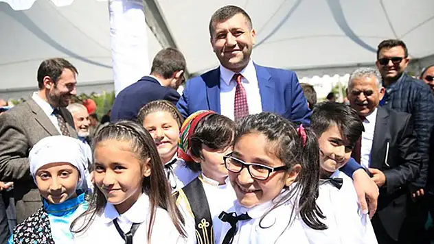 BAKİ ERSOY'DAN 23 NİSAN MESAJI