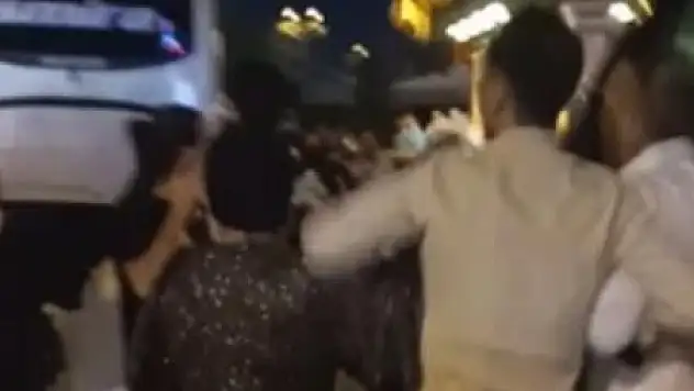 BALDIZA TACİZ İDDİASI DÜĞÜNÜ KARIŞTIRDI! HALAYI BIRAKIP BİRBİRLERİNE GİRDİLER