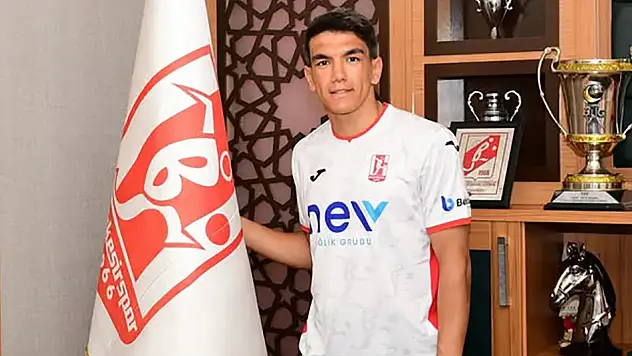 Balıkesirspor'da Akın Akman imzayı attı
