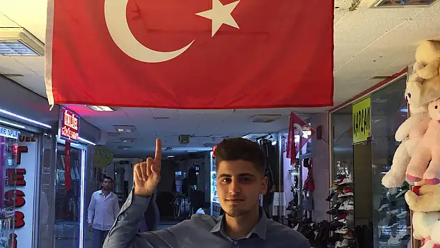 BARIŞ PINARI HAREKATINA TÜRK BAYRAKLARIYLA DESTEK VERDİLER